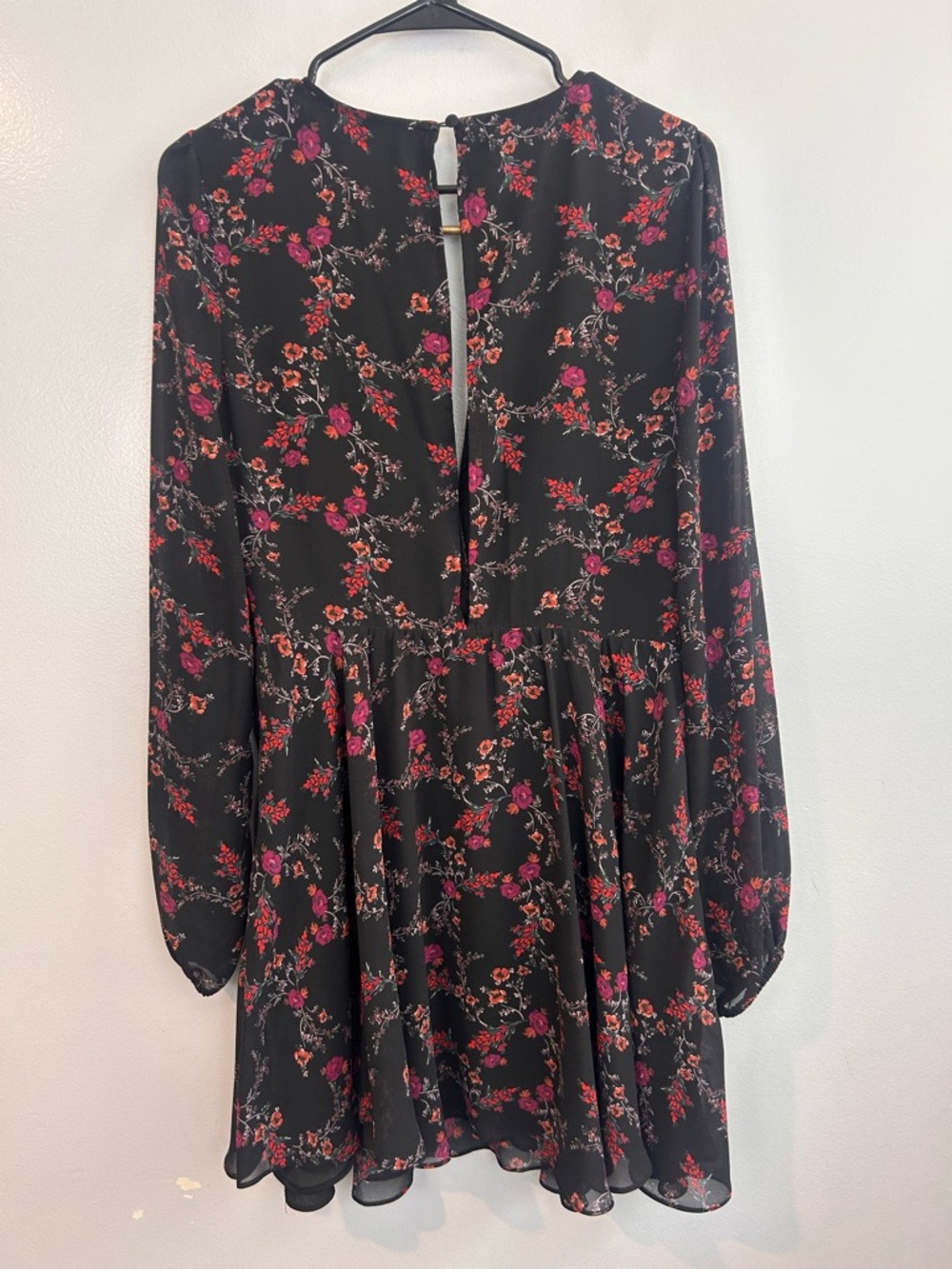 Lover's + Friends Lana Moody Floral Flowy Deep V Keyhole Mini Dress Size Medium - Picture 10 of 13